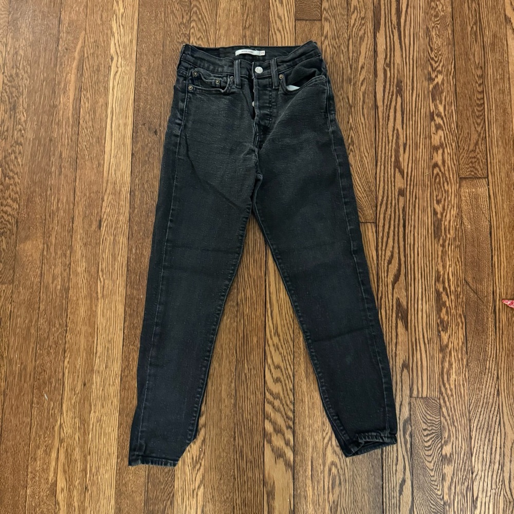 Levi cropped leg black skinny jeans